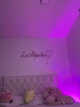 Snapshot of alee_lenoxx chatting on 03-23-25, 06:05 alee lenoxx online show from 03-23-25, 06:05