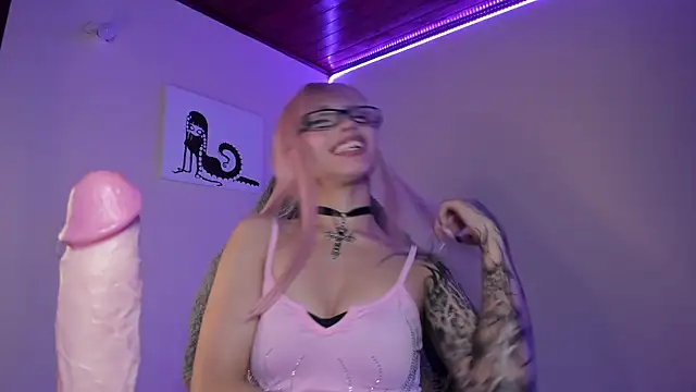 Snapshot of satanbabee chatting on 01-23-25, 03:48 satanbabee online show from 01-23-25, 03:48