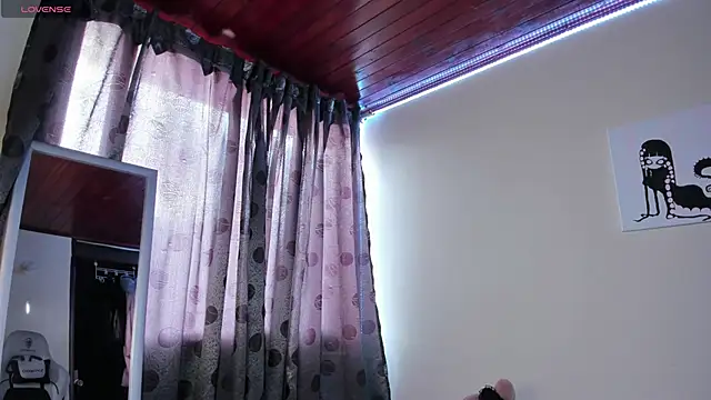 Snapshot of satanbabee chatting on 01-25-25, 10:28 satanbabee online show from 01-25-25, 10:28