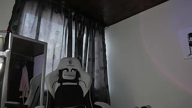 Snapshot of satanbabee chatting on 02-15-25, 10:42 satanbabee online show from 02-15-25, 10:42