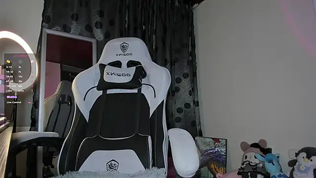 Snapshot of satanbabee chatting on 02-25-25, 11:55 satanbabee online show from 02-25-25, 11:55