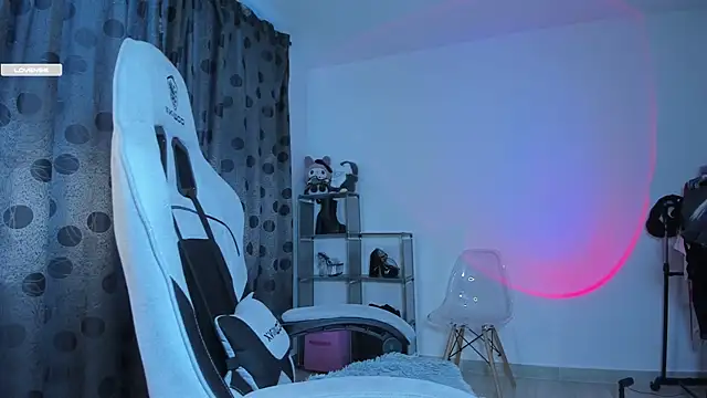 Snapshot of satanbabee chatting on 03-22-25, 10:59 satanbabee online show from 03-22-25, 10:59