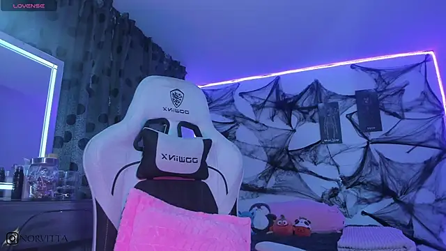 Snapshot of satanbabee chatting on 10-04-25, 11:36 satanbabee online show from 10-04-25, 11:36