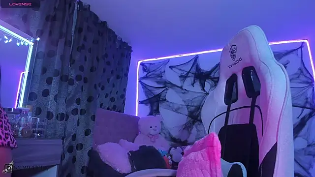 Snapshot of satanbabee chatting on 10-08-25, 11:35 satanbabee online show from 10-08-25, 11:35