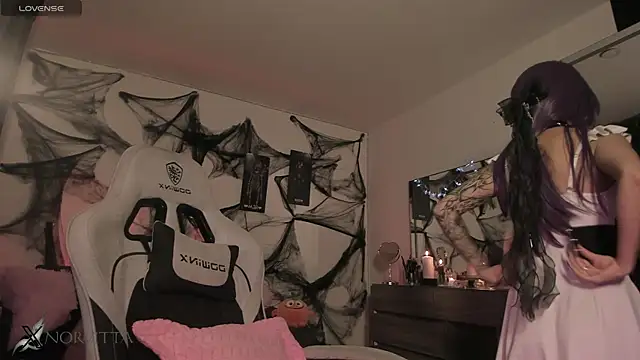 Snapshot of satanbabee chatting on 10-12-25, 10:53 satanbabee online show from 10-12-25, 10:53