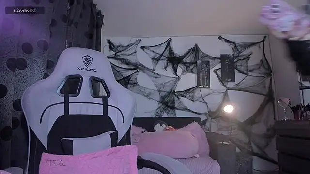 Snapshot of satanbabee chatting on 10-20-25, 11:16 satanbabee online show from 10-20-25, 11:16