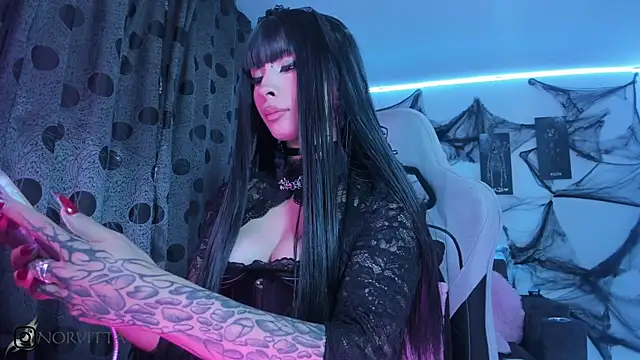 Snapshot of satanbabee chatting on 10-29-25, 10:55 satanbabee online show from 10-29-25, 10:55