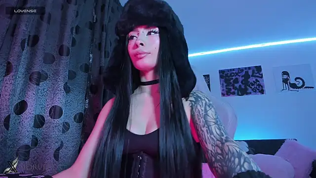 Snapshot of satanbabee chatting on 11-16-25, 01:33 satanbabee online show from 11-16-25, 01:33