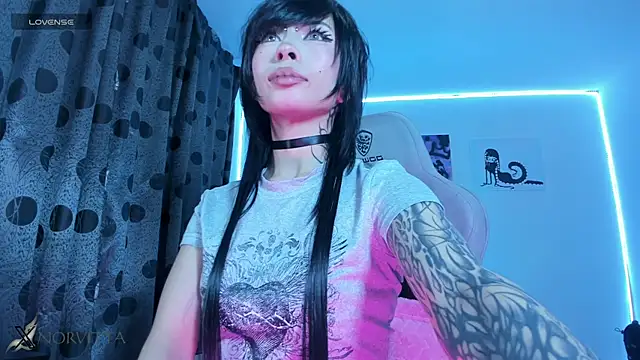 Snapshot of satanbabee chatting on 12-13-25, 11:32 satanbabee online show from 12-13-25, 11:32