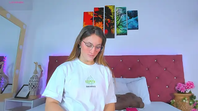 Snapshot of Ruth_harvey_ chatting on 09-21-25, 01:02 Ruth harvey online show from 09-21-25, 01:02