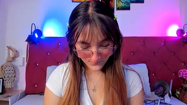 Snapshot of Ruth_harvey_ chatting on 11-20-25, 01:44 Ruth harvey online show from 11-20-25, 01:44