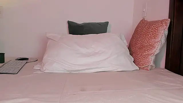 Snapshot of alyjonesoficiall chatting on 12-12-24, 07:48 alyjonesoficiall online show from 12-12-24, 07:48