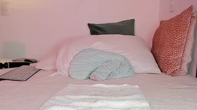 Snapshot of alyjonesoficiall chatting on 12-23-24, 09:51 alyjonesoficiall online show from 12-23-24, 09:51