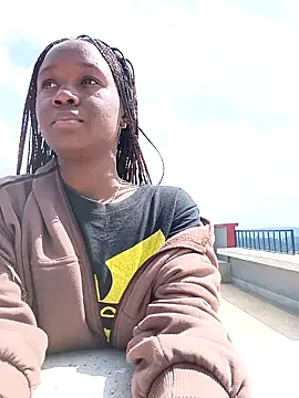 Snapshot of carenic chatting on 10-16-25, 11:33 carenic online show from 10-16-25, 11:33