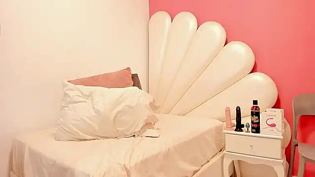 Vicky Freedom online show from 02-19-25, 02:55