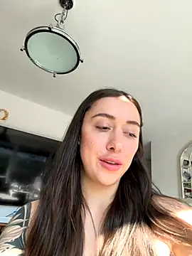 emiliasommer online show from 10-18-25, 01:01