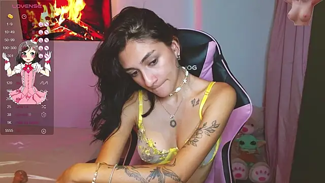 Snapshot of Mei_Kelly chatting on 02-08-25, 03:19 Mei Kelly online show from 02-08-25, 03:19