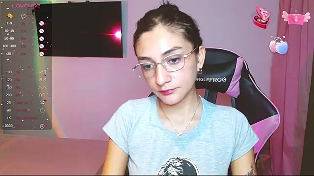 Snapshot of Mei_Kelly chatting on 02-18-25, 02:49 Mei Kelly online show from 02-18-25, 02:49