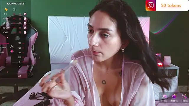 Snapshot of Mei_Kelly chatting on 03-15-25, 09:27 Mei Kelly online show from 03-15-25, 09:27