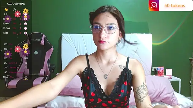 Snapshot of Mei_Kelly chatting on 03-18-25, 12:27 Mei Kelly online show from 03-18-25, 12:27