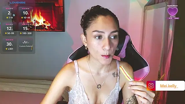 Snapshot of Mei_Kelly chatting on 09-11-25, 02:22 Mei Kelly online show from 09-11-25, 02:22