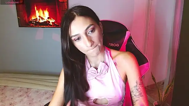 Snapshot of Mei_Kelly chatting on 11-08-25, 01:50 Mei Kelly online show from 11-08-25, 01:50