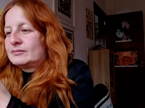 Snapshot of ViioletaMora chatting on 05-19-26, 04:13 ViioletaMora online show from 05-19-26, 04:13