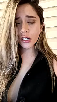 Snapshot of maliciaworld chatting on 12-18-24, 12:21 maliciaworld online show from 12-18-24, 12:21