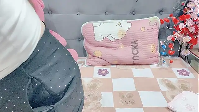 Snapshot of Funikio chatting on 11-18-25, 01:33 Funikio online show from 11-18-25, 01:33