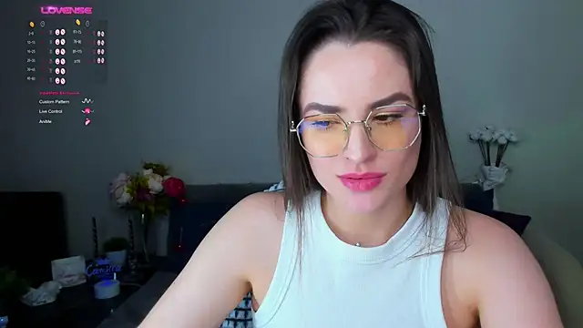 Snapshot of Camilla__one__ chatting on 02-10-25, 05:03 Camilla  one   online show from 02-10-25, 05:03