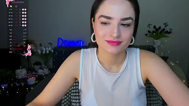 Snapshot of Camilla__one__ chatting on 03-13-25, 01:43 Camilla  one   online show from 03-13-25, 01:43
