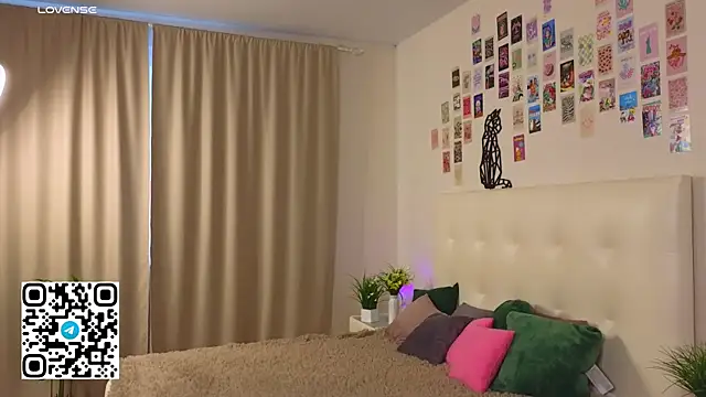 Snapshot of oliviabr0wn0 chatting on 10-05-25, 02:32 oliviabr0wn0 online show from 10-05-25, 02:32