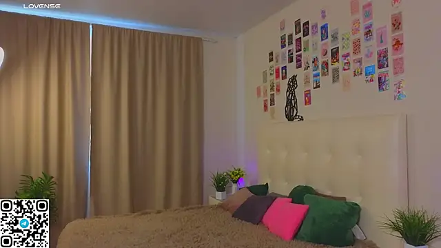 Snapshot of oliviabr0wn0 chatting on 10-18-25, 02:14 oliviabr0wn0 online show from 10-18-25, 02:14