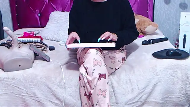 AyshaScott online show from 04-11-26, 02:32