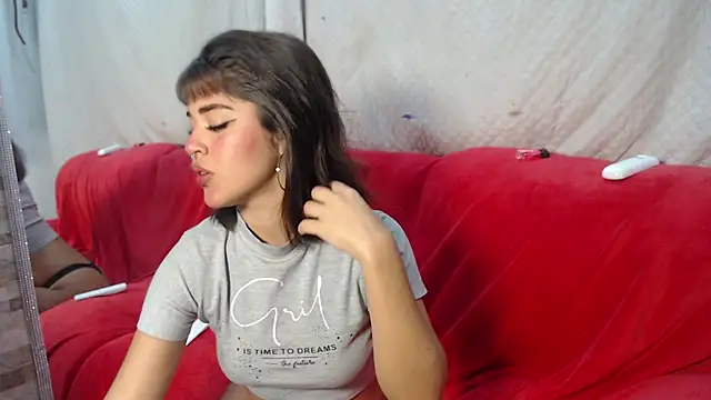 Snapshot of Melody_phillips2 chatting on 02-04-25, 10:43 Melody phillips2 online show from 02-04-25, 10:43