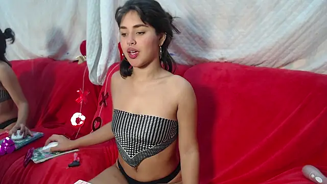 Snapshot of Melody_phillips2 chatting on 02-21-25, 02:48 Melody phillips2 online show from 02-21-25, 02:48