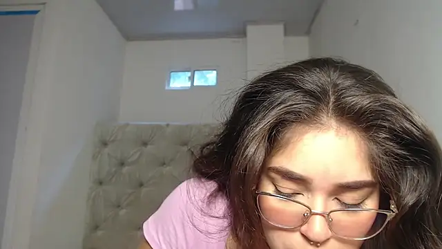 Snapshot of Melody_phillips2 chatting on 10-16-25, 03:35 Melody phillips2 online show from 10-16-25, 03:35