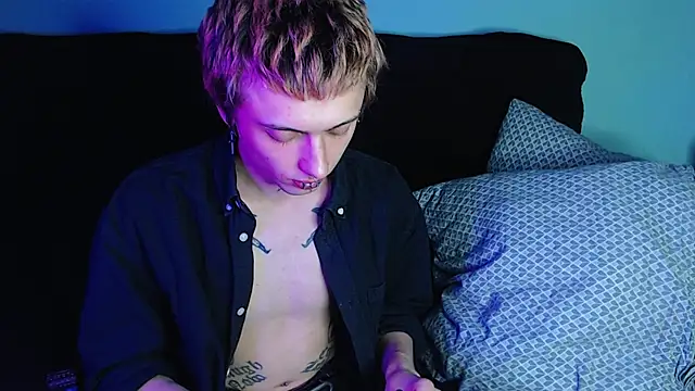 Snapshot of axxxturel chatting on 12-25-24, 10:27 axxxturel online show from 12-25-24, 10:27