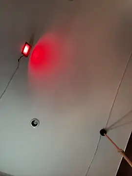 Snapshot of Ema_azel chatting on 10-31-25, 01:45 Ema azel online show from 10-31-25, 01:45