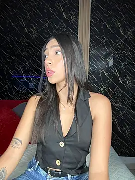 Snapshot of Ema_azel chatting on 11-15-25, 01:29 Ema azel online show from 11-15-25, 01:29