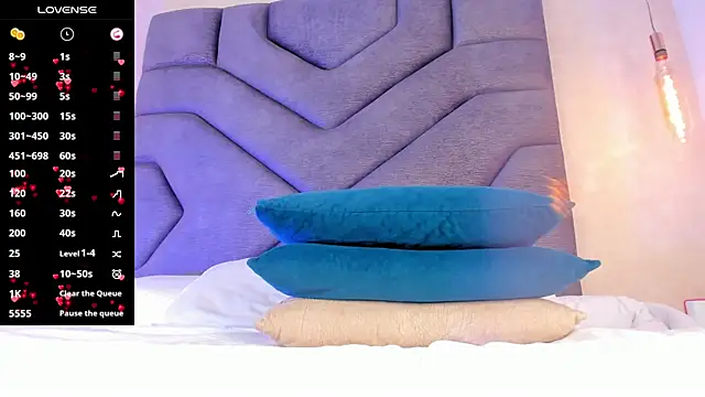 Snapshot of AilishBenson chatting on 10-30-25, 08:42 AilishBenson online show from 10-30-25, 08:42