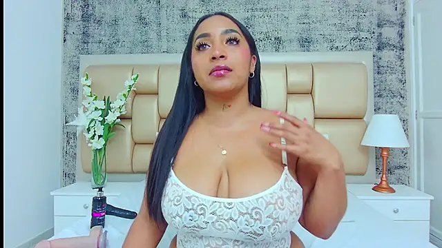 Snapshot of KateVenegas chatting on 02-08-25, 11:45 KateVenegas online show from 02-08-25, 11:45