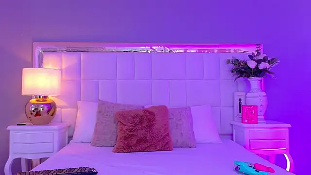 Snapshot of KateVenegas chatting on 10-14-25, 07:58 KateVenegas online show from 10-14-25, 07:58