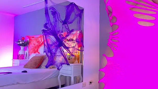 Snapshot of KateVenegas chatting on 10-24-25, 08:16 KateVenegas online show from 10-24-25, 08:16