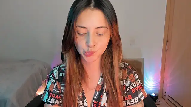 Snapshot of annie_mora chatting on 10-09-25, 03:04 annie mora online show from 10-09-25, 03:04