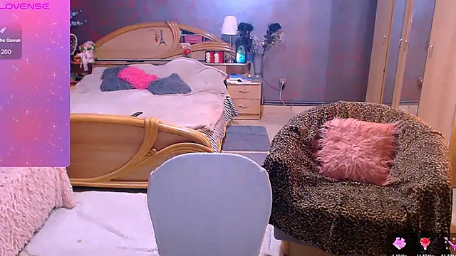 Ariellefoxy online show from 11-10-25, 07:24