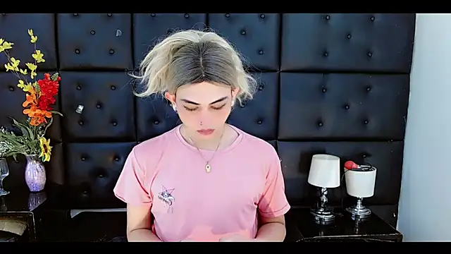 Daniela Pink  online show from 02-25-26, 07:45