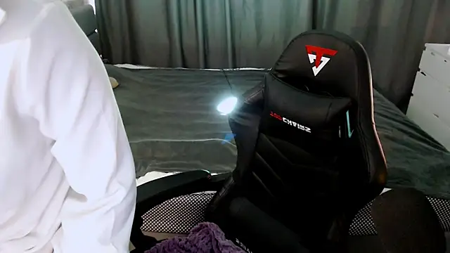 KiraYammy online show from 03-16-25, 02:55