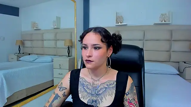 AnnyThompson  online show from 10-17-25, 09:06