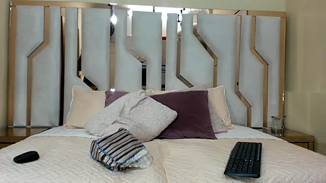 TifanyChill online show from 01-15-25, 09:41